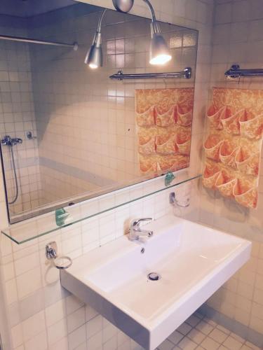 2 bedrooms, 4 beds