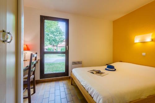 Azureva Saint Cyprien Stop at Azureva Saint Cyprien to discover the wonders of Saint-Cyprien. The property offers guests a range of services and amenities designed to provide comfort and convenience. All the necessary faci