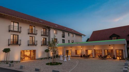 Gasthaus Forster am See - Eching bei Landshut - Hotel - Eching