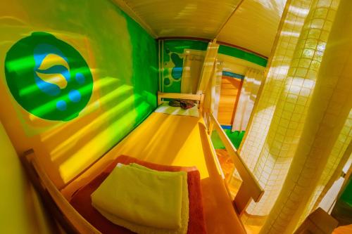2 bunk beds