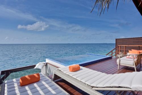 Reef Pool Water Villa image 3