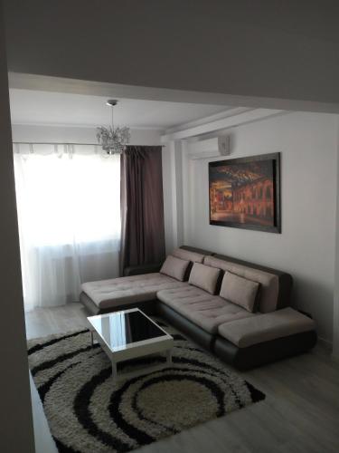 Studio Apartment image 3