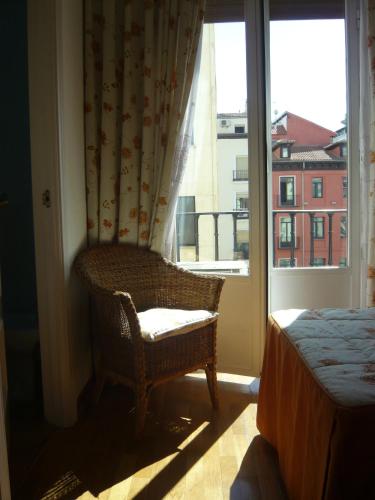 Hostal Triana - Tap to explore photos