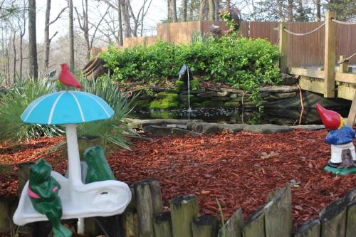 Shady Acre Inn and Suites - 정원