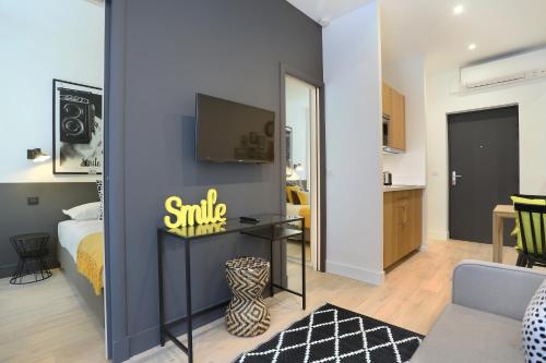 Rent a Room - Residence Blanche, Parigi