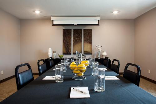 Heartland Inn Coralville - image 4