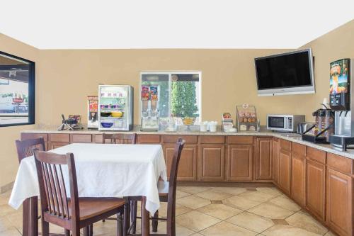 Restaurante, Super 8 By Wyndham Sheboygan Wi in Sheboygan (WI)