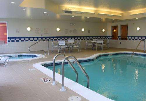 Fairfield Inn and Suites by Marriott Marion - image 2