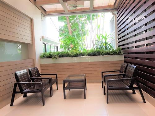 バンコク Hotel PT Court 3つ星 ホテル 外観