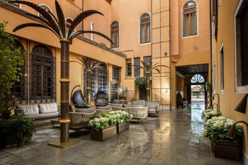 Palazzo Veneziano - Venice Collection