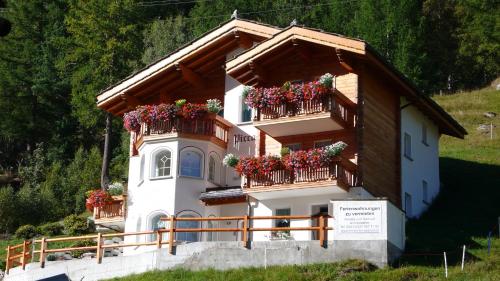  Haus Piccolo in Saas-Grund