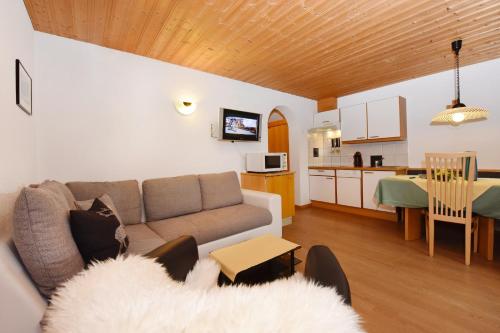 Apart Zimalis - image 3