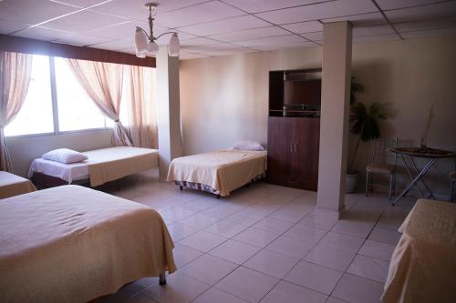 1 double bed, 4 twin beds