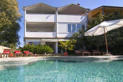 Apartments with a swimming pool Valbandon Fazana - 7351 Štinjan