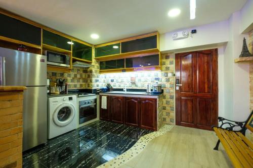 Kitchen, ClockWorkOrange Luxury Suites in Cebu