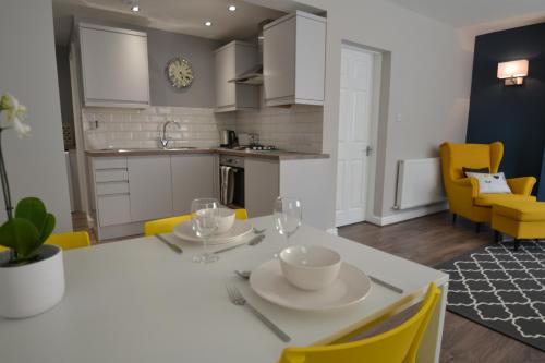 Charming 1 bed riverside apartment 1