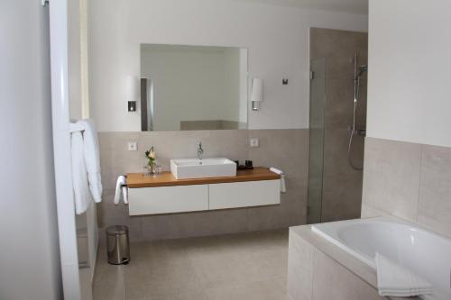 Hotel Schloss Dyck - image 11
