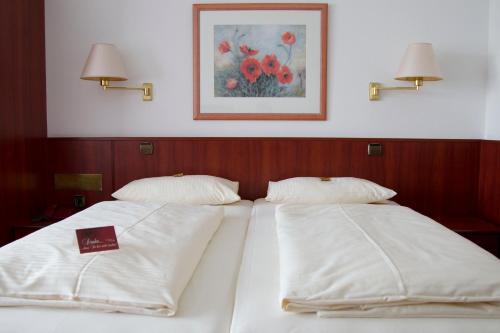 Hotel Seeblick Garni - Tap to explore photos
