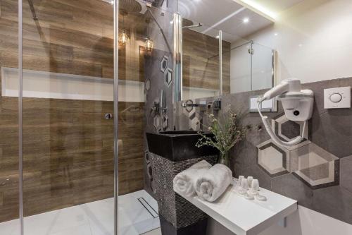 2 bedrooms, 3 beds