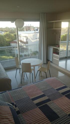 Studio Apartment with City View image 7