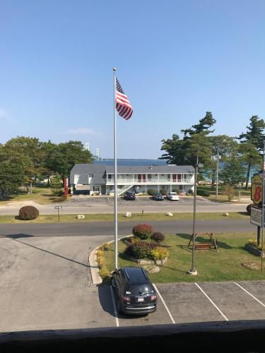 Super 8 by Wyndham Bridgeview of Mackinaw City