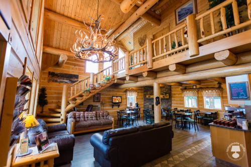 Cabin Creek Inn - 출입구