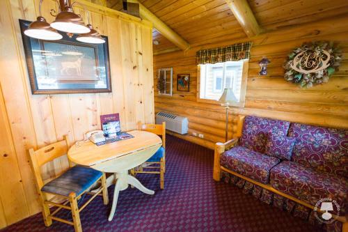 Cabin Creek Inn In Wy