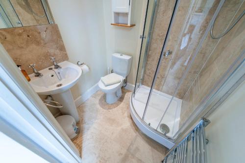 Number 17 Bath - image 4