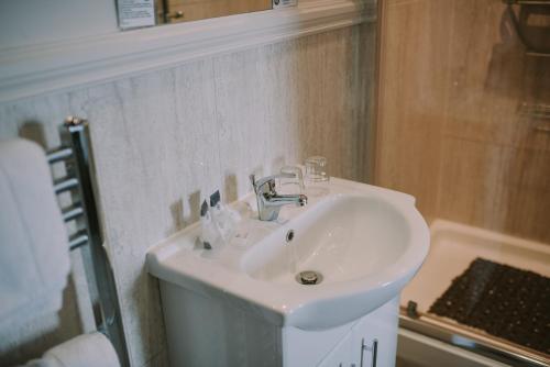 Royal Valentia Hotel - image 10