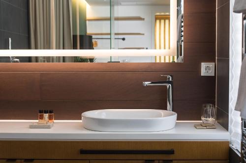 Dominic Smart & Luxury Suites - Parliament - image 3