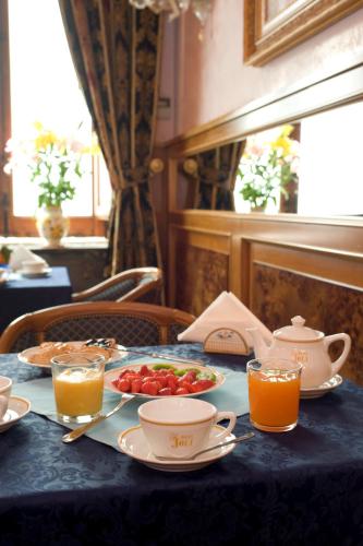 Hotel Joli - image 10