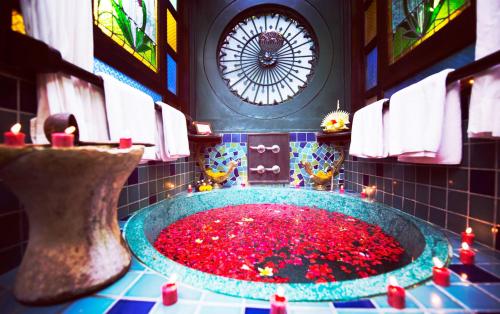 room detail thumbnail 2