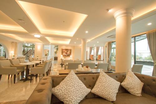 Food and beverages, The Green View Hotel in Bang Bo