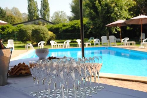 Logis Le Relais Fleuri - Hôtel - Sauvigny-le-Bois