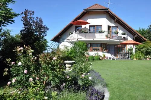 Ferienwohnung im Rosengarten in Ebenweiler, Deutschland