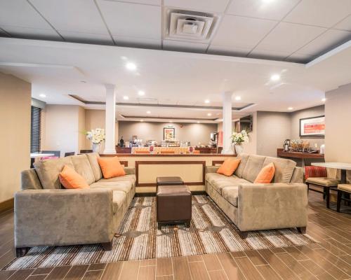 Comfort Inn & Suites Brattleboro I-91 - main image