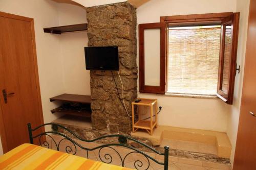 One-Bedroom Apartment with Sea View image 8