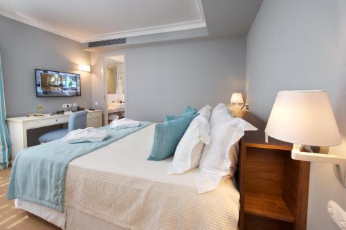 Aenos Hotel - image 8