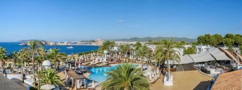  Destino Pacha Ibiza - Entrance to Pacha Club Included, Pension in Talamanca