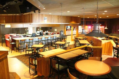Ramada by Wyndham Alpena - image 3