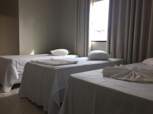 3 twin beds