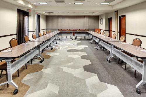 Hyatt Place Pittsburgh Airport/Robinson Mall - image 5