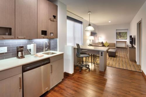 Hyatt House at Anaheim Resort/Convention Center - image 7
