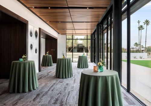 113609986 Andaz Scottsdale Resort & Bungalows