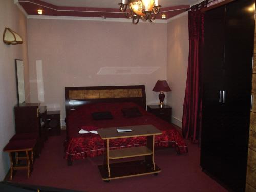 Inn Yut+