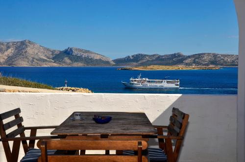 Kilátás, Christina's House in Koufonisia