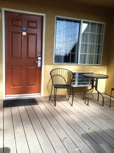 Howard Johnson by Wyndham Santa Cruz Beach Boardwalk - image 2