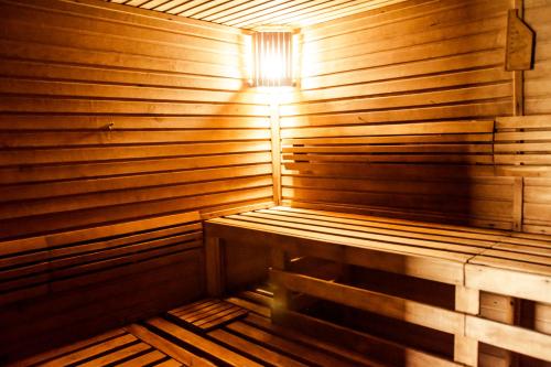 Szauna, Tsisarske Urochyshe in Dolgoluka