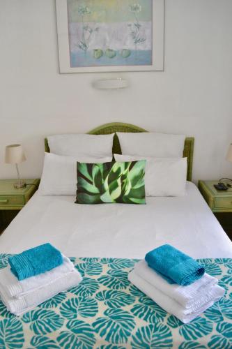 Queen Room image 6