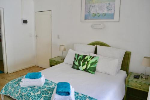 Queen Room image 5